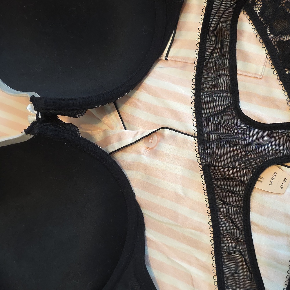 Victoria's Seret Dream Angels Add 2 Cup Sizes Bra And Thong Set - Picture 2 of 2